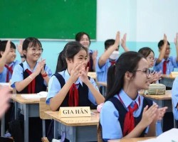 Ngừng dạy thêm, thầy cô nỗ lực hỗ trợ học sinh ôn tập, ôn thi