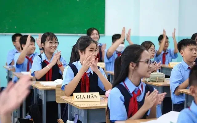 Ngừng dạy thêm, thầy cô nỗ lực hỗ trợ học sinh ôn tập, ôn thi